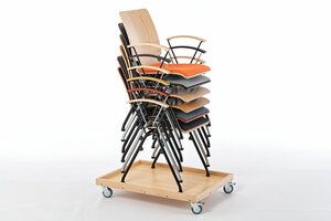 Mit Hilfe des praktischen Rollwagen können die Alabama AL Stühle transportiert werden